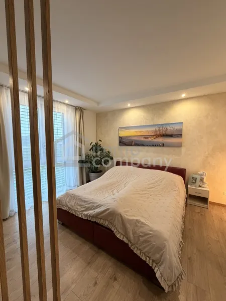 Schlafzimmer mit Schrankraum