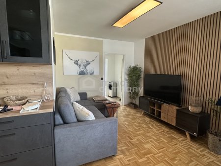 Skyline-Living im 20. Bezirk – 13. Stock, Panoramablick & Garage“