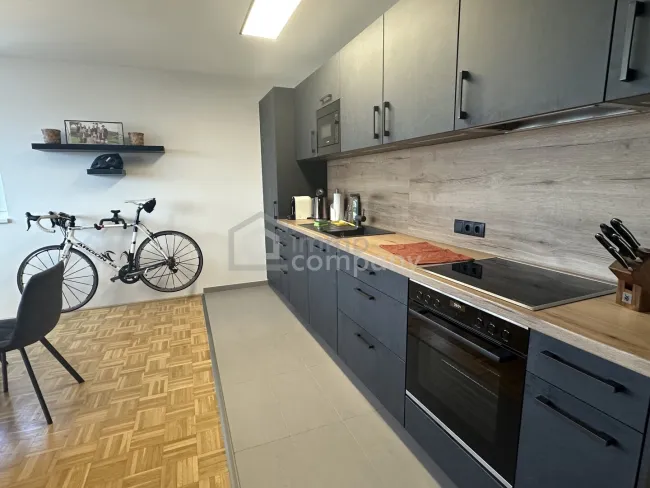 Skyline-Living im 20. Bezirk – 13. Stock, Panoramablick & Garage“ - Bild