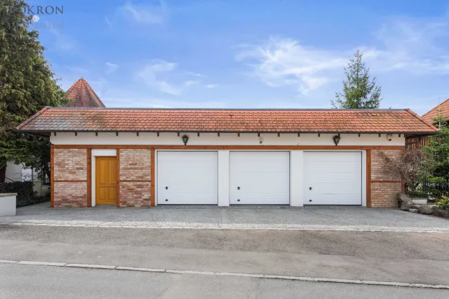 XXL Garage Straßenansicht