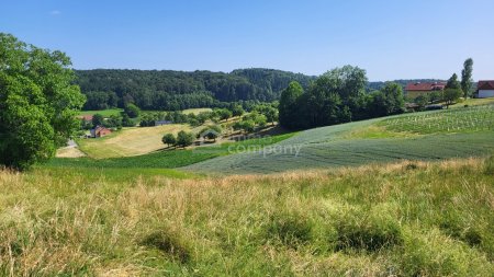 Sonniges Grundstück in Kirchberg an der Raab mit herrlicher Aussicht