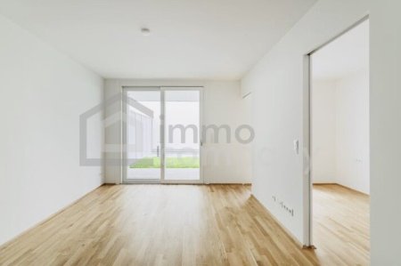 Schöne und moderne Wohnung mit eigenem Garten 25 m2 und Terrasse 12 m2! 15. Bezirk. U3 und U6!