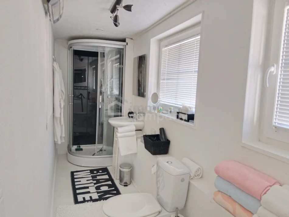 Modernes Einfamilienhaus in Bromberg: 4 Zimmer, Garten, Terrasse - Bild