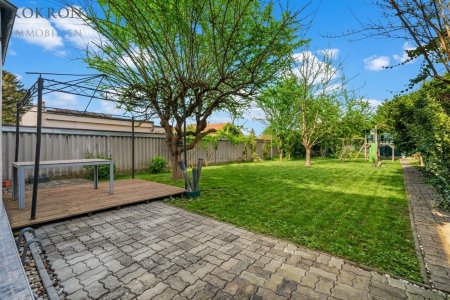 Terrasse, Garten und Spielplatz