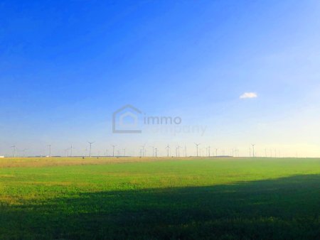 Gr0ßzügige landwirtschaftliche Nutzfläche