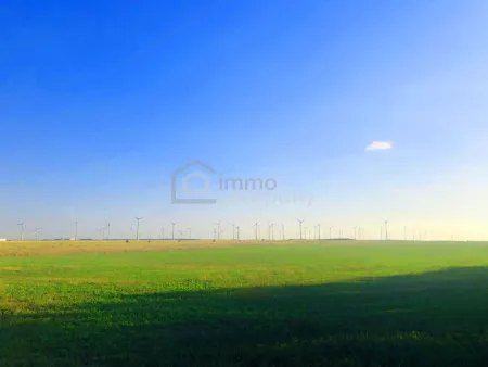 Gr0ßzügige landwirtschaftliche Nutzfläche