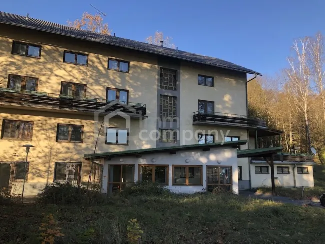 Ehemaliges Hotel in Thermennähe wartet auf Wiederbelebung durch Sie - Titelbild