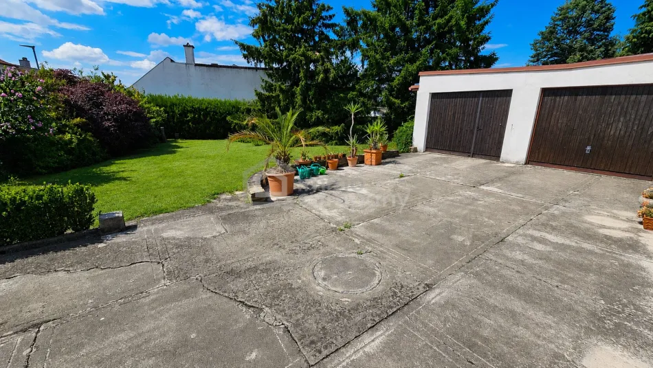 Haus in Ruhelage mit zwei Wohneinheiten in Mannersdorf/Leithagebirge zu verkaufen! - Bild