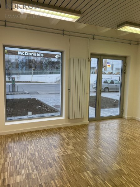 Geschäftsfläche gegenüber vom Auhof Center (vis-à-vis McDonalds)