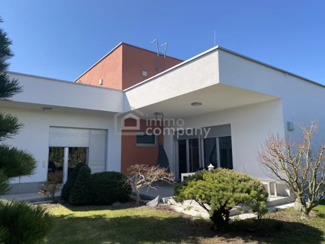 Hochwertige Luxusvilla in bestem Bauzustand - Titelbild