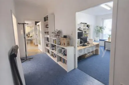 Ruhiges Altbau-Büro mit Innenhofzugang - Bild