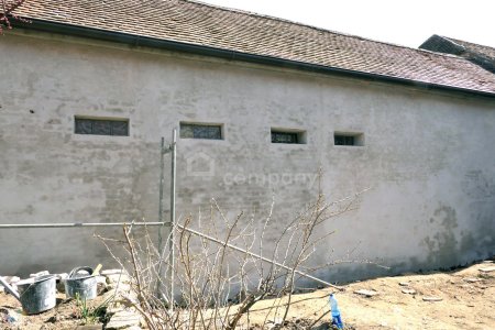 Zwei Wege, ein Zuhause -sanierungsbedürftiges Haus mit großem Garten