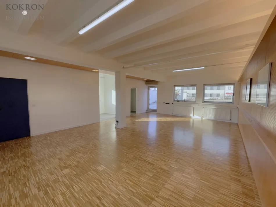Helles Büro im Dachgeschoß mit eigener Terrasse - all-inclusive Miete - Titelbild
