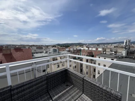 Luxuriöse zweistöckige Wohnung mit atemberaubendem Stadtblick + Balkon und geräumiger Terrasse! 15. Bezirk! U3