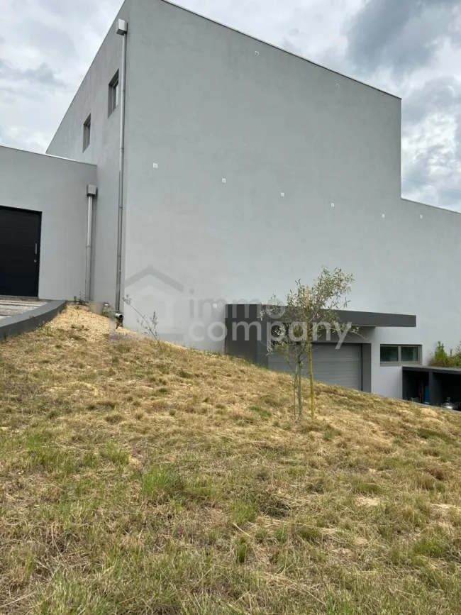 Traumvilla in Castelo de Paiva: Neuwertig, 600m², 5 Zimmer – Ihr neues Zuhause für 1,2 Mio. €! - Bild