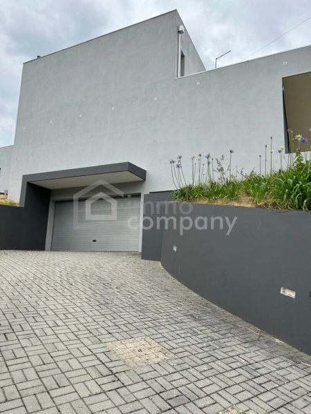 Traumvilla in Castelo de Paiva: Neuwertig, 600m², 5 Zimmer – Ihr neues Zuhause für 1,2 Mio. €!