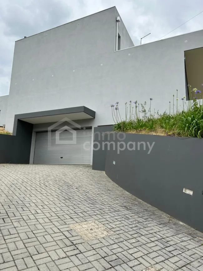 Traumvilla in Castelo de Paiva: Neuwertig, 600m², 5 Zimmer – Ihr neues Zuhause für 1,2 Mio. €! - Bild