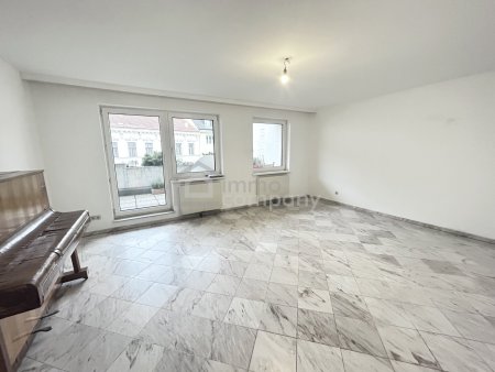 Stilvolles Wohnen mit Doppelbalkon in zentraler Lage