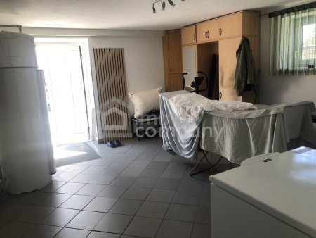 Der Hit für Großfamilien, Autoliebhaber usw. in Jennersdorf
