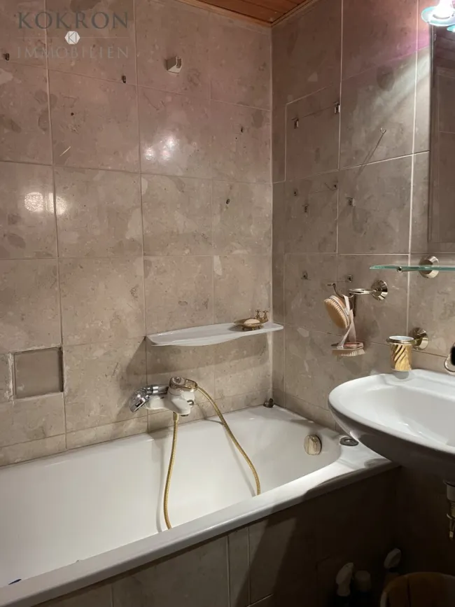 Badezimmer mit Wanne