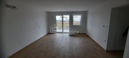 Wohnzimmer mit Aussenrolläden
