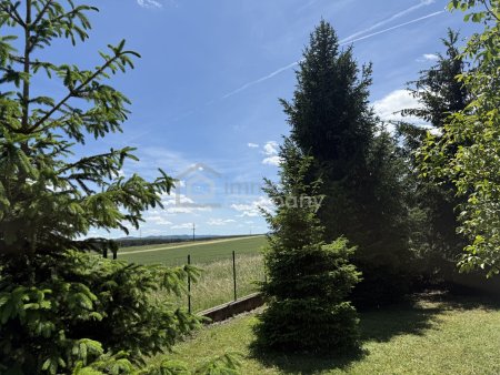 Wohnen mit Weitblick – gepflegtes Einfamilienhaus mit Wellnessbereich, Photovoltaik und 1.268 m² Grundstück