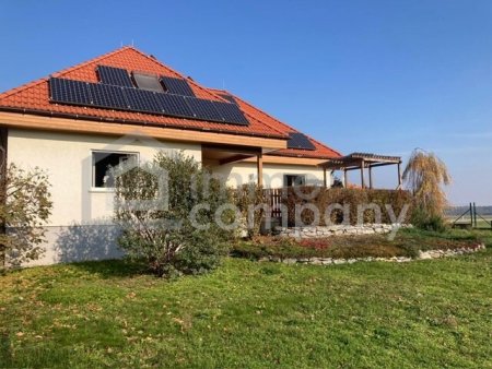 Wohnen mit Weitblick – gepflegtes Einfamilienhaus mit Wellnessbereich, Photovoltaik und 1.268 m² Grundstück