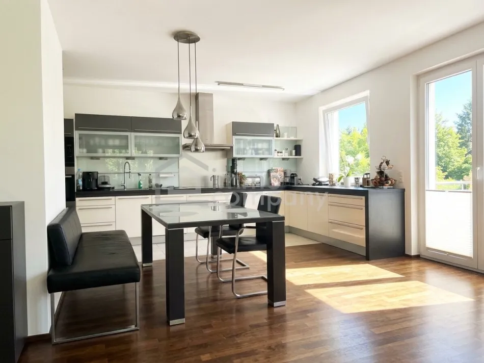 Außergewöhnlich großzügige Zimmer & perfekte Raumaufteilung beim Wienerwald! - Bild