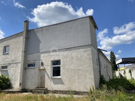 Attraktives Betriebsobjekt in unmittelbarer Nähe von Bratislava – komplett renoviert, hell und vielseitig nutzbar