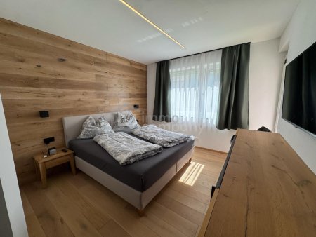 Hochwertig sanierte 2-Zimmer-Wohnung mit Lift & Vollmöblierung