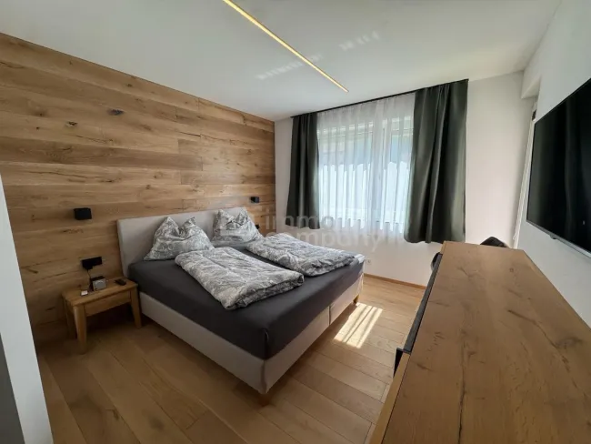 Hochwertig sanierte 2-Zimmer-Wohnung mit Lift & Vollmöblierung - Bild