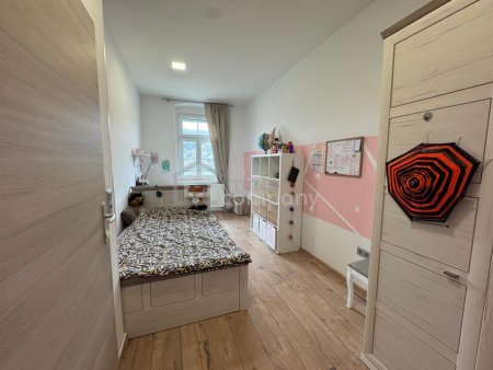Modernisierte 4-Zimmer-Wohnung mit Altbaucharakter