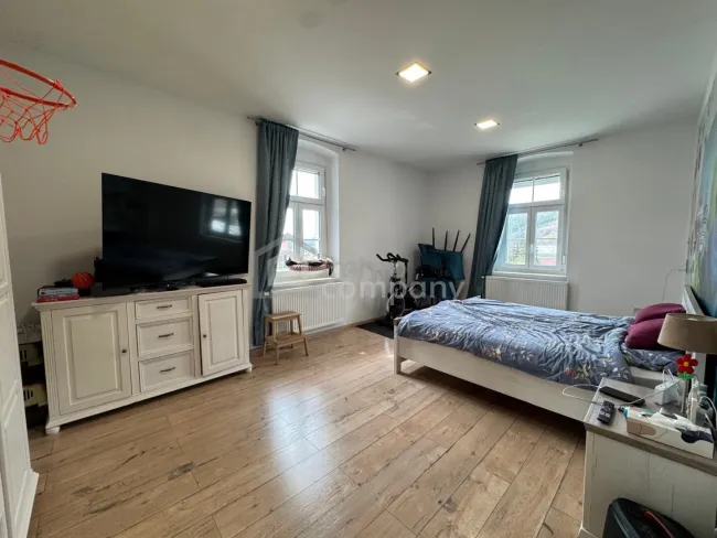 Modernisierte 4-Zimmer-Wohnung mit Altbaucharakter - Titelbild