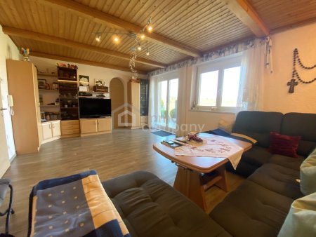 Großes Einfamilienhaus in ruhiger Naturlage mit einzigartigem Ausblick und Ausbaupotenzial!