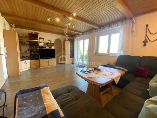 Großes Einfamilienhaus in ruhiger Naturlage mit einzigartigem Ausblick und Ausbaupotenzial! - Bild