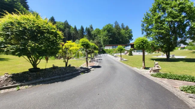 Verstecktes Luxusrefugium mit parkähnlichem Garten & privatem Wellnessbereich - Bild