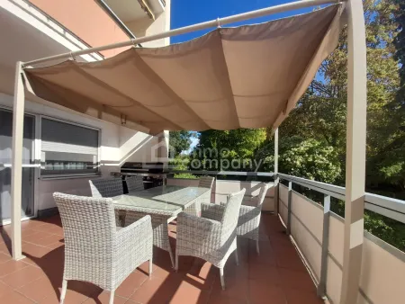 Terrasse mit Blick zum Harrachpark