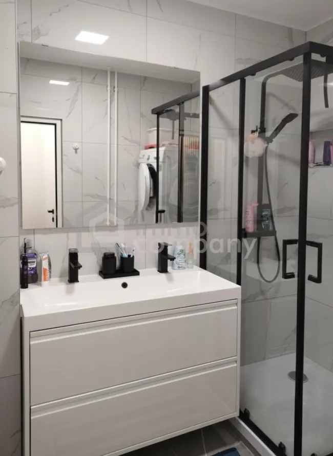 Badezimmer mit Dusche