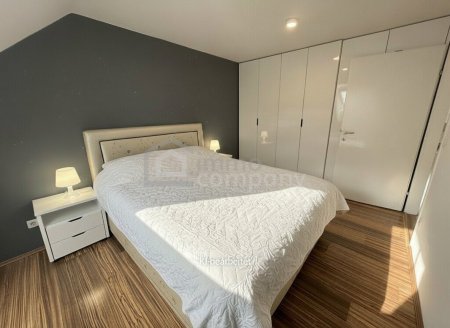 Dachgeschosswohnung in 1040 Wien – modern, geräumig, mit Balkon!