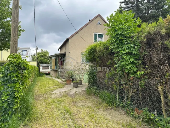 Rarität an der Alten Donau – Sanierungsbedürftiges Ziegelmassivhaus auf Eigengrund mit Potenzial - Titelbild