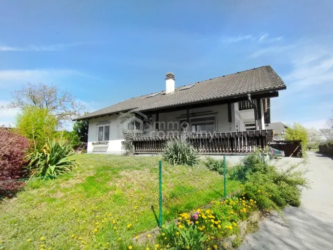 Geräumiges Wohnhaus mit viel Außenfläche! - Bild
