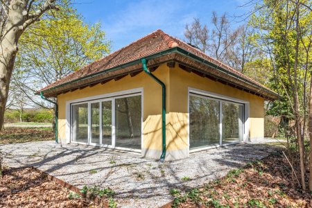Clubhaus direkt neben Reitplatz