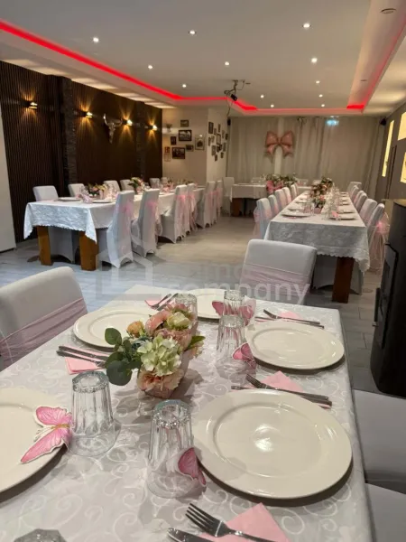 Attraktive Pension, 19 Wohnungen - 18 Stellplätze - Pension und Restaurant