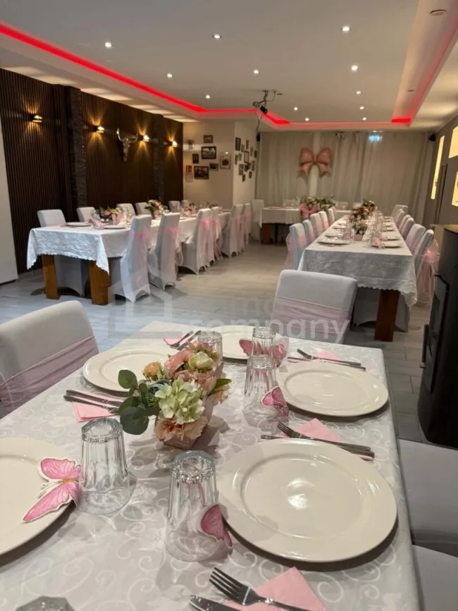 Attraktive Pension, 19 Wohnungen - 18 Stellplätze - Pension und Restaurant - Bild