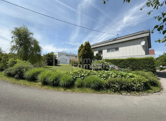 Wohnen und Arbeiten an einem Ort – Großflächiges Zweifamilienhaus in Pichl bei Wels! - Bild