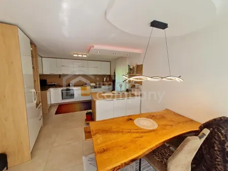 Top Rendite: Vollsaniertes Zinshaus ! 4 gut vermietete Wohnungen ! Zusätzlich ca 650m² Baugrund !