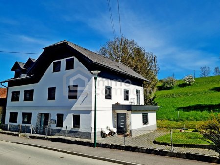 Top Rendite: Vollsaniertes Zinshaus ! 4 gut vermietete Wohnungen ! Zusätzlich ca 650m² Baugrund !