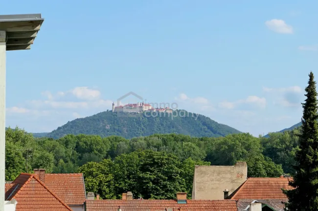 4-Zimmer-Wohnung in Krems mit Balkon, Garage, großen Kellerabteil und Fußbodenheizung mit Ausblick auf Stift Göttweig - Titelbild