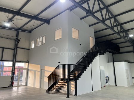 Gewerbehalle mit flexibler Nutzungsmöglichkeit