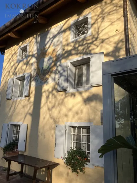 GASTRO UND MANSARDENWOHNUNG IN ALLEINLAGE